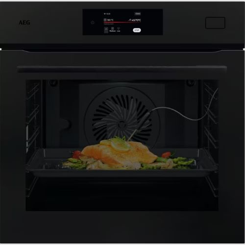 Four encastrable Série 8000 – Cuisson vapeur intégrée / Chaleur tournante pulsée