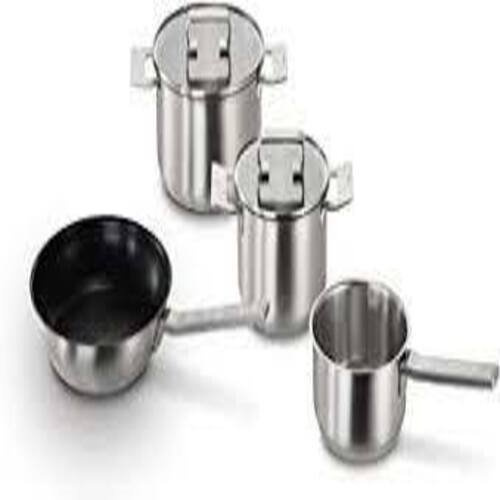 Compatible avec l’induction  Casserole Ø 18 (bas) / 20 cm (haut), capacité de 3,