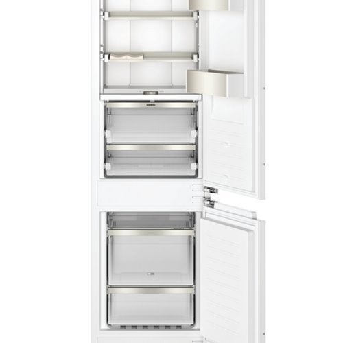 Intérieur avec des éléments en aluminium Gaggenau Light Bronze, assemblés avec p
