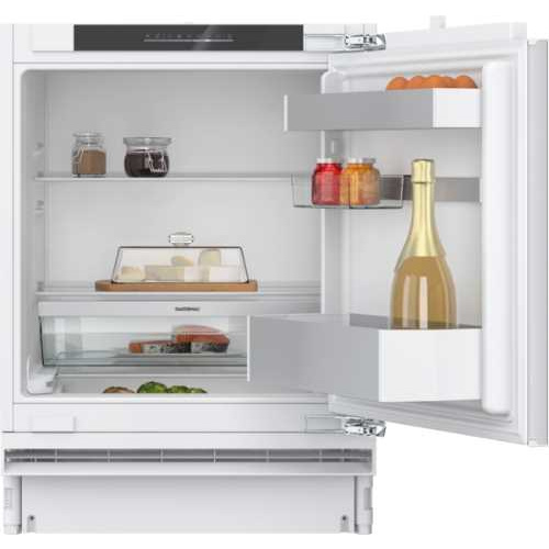 Intérieur avec éléments en aluminium satiné clair  Tablettes en verre de sécurit