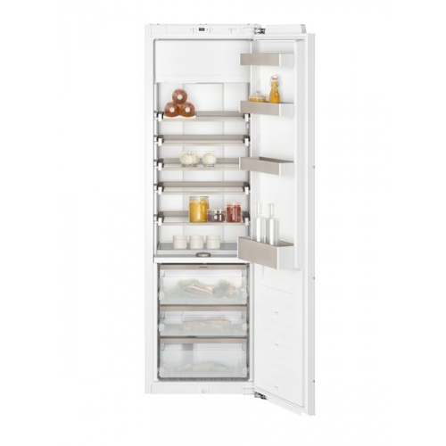 Intérieur avec des éléments en aluminium Gaggenau Light Bronze, assemblés avec p